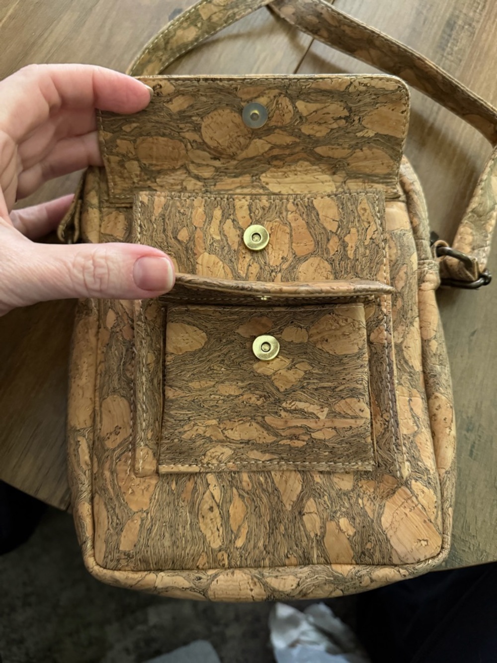 Women’s Eco Cork Crossbody Bag - Picture 3 of 5